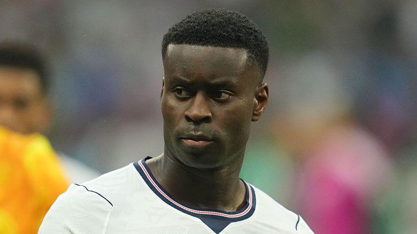 世界杯2026:英格兰的古埃希、赖斯和詹姆斯在与挪威比赛前训练